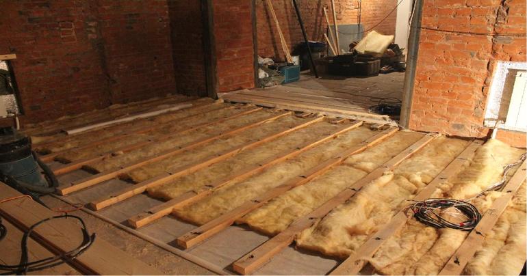 Монтаж плитки в деревянном доме на деревянный пол