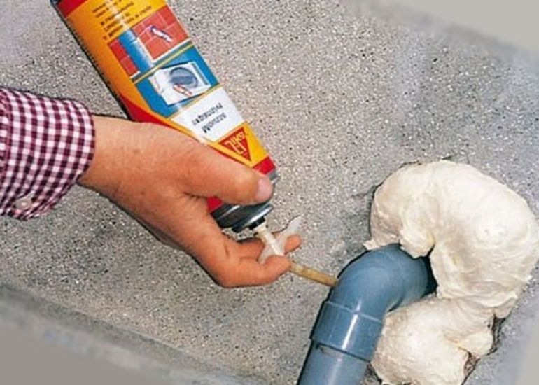 Монтажная пена для заделки щелей и бетонных стен, ее виды