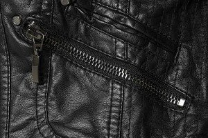 Можна прати кожзам куртку?