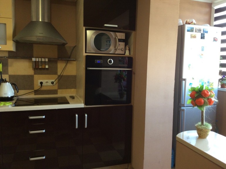 Можно или нельзя ставить микроволновку на холодильник Можно или нельзя ставить микроволновку на холодильник