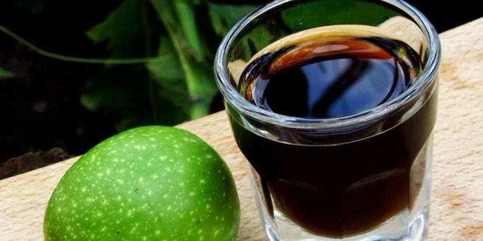 Настоянка на волоських горіхах: застосування та рецепти