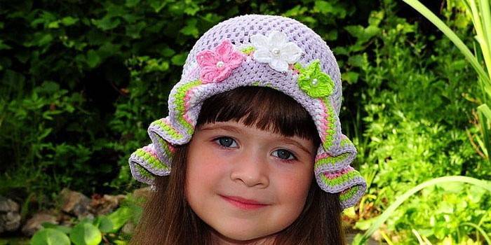 Панамка гачком для дівчинки — схеми з відео
