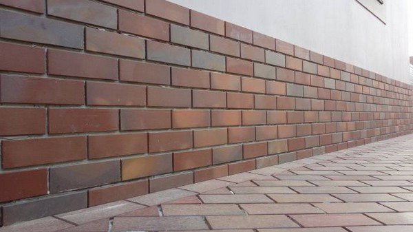 Плитка для цоколя: різновиди, яку вибрати і як укласти своїми руками Плитка для цоколя: різновиди, яку вибрати і як укласти своїми руками