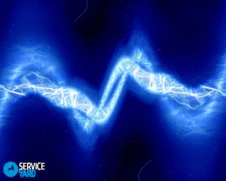 Почему бьет током от всего?