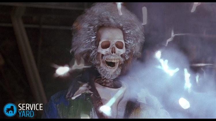 Почему бьет током от всего?