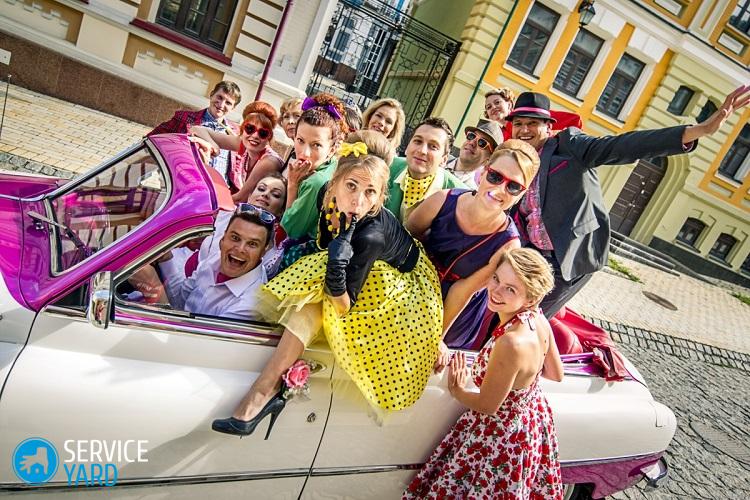 Почему одежда красится?