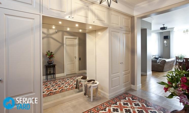 Полы в прихожей — плитка и ламинат