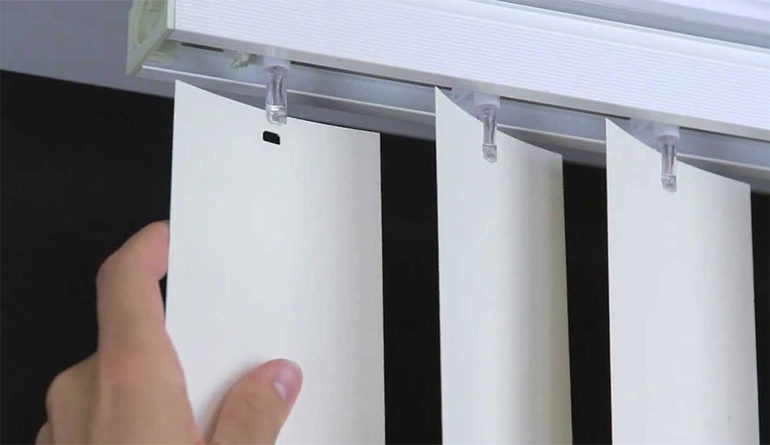 Правила мытья вертикальных жалюзи в домашних условиях