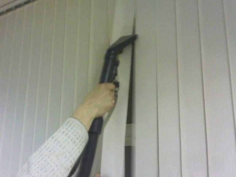 Правила мытья вертикальных жалюзи в домашних условиях