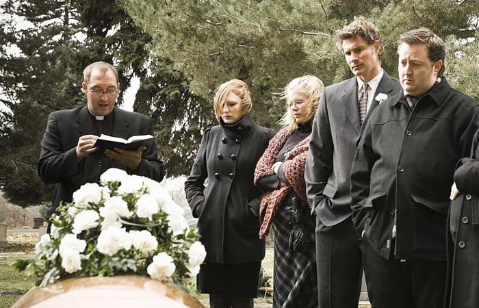 Прикмети на похороні: що можна і не можна робити під час і після похорону