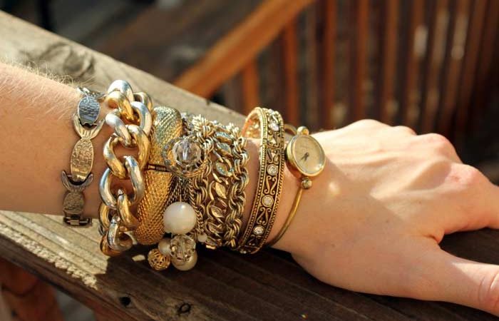 Прикмети: порвався браслет на руці, знайти і втратити золотий, срібний, з каміння, можна дарувати