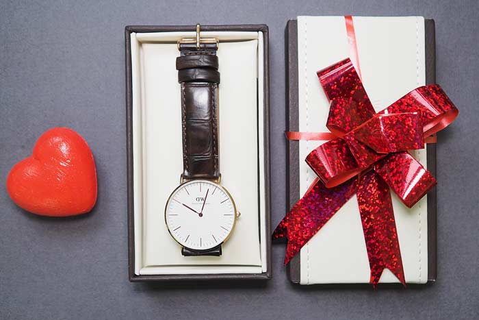 Прикмети про годинник: чи можна носити зламані або померлої людини, викидати або купувати з рук