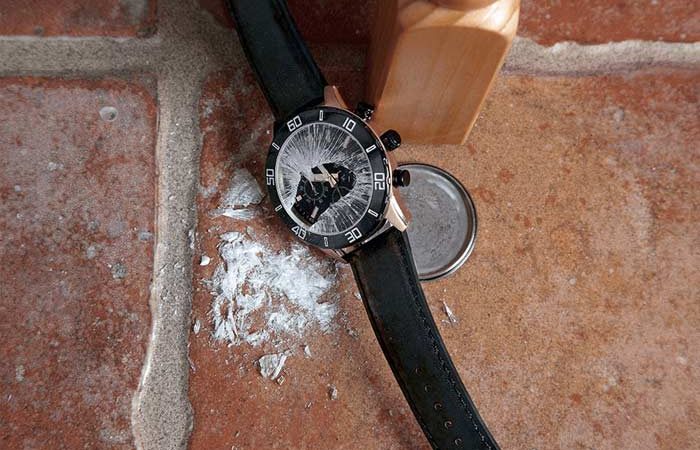 Прикмети про розбиті годинник, до чого падають зі стіни або з руки