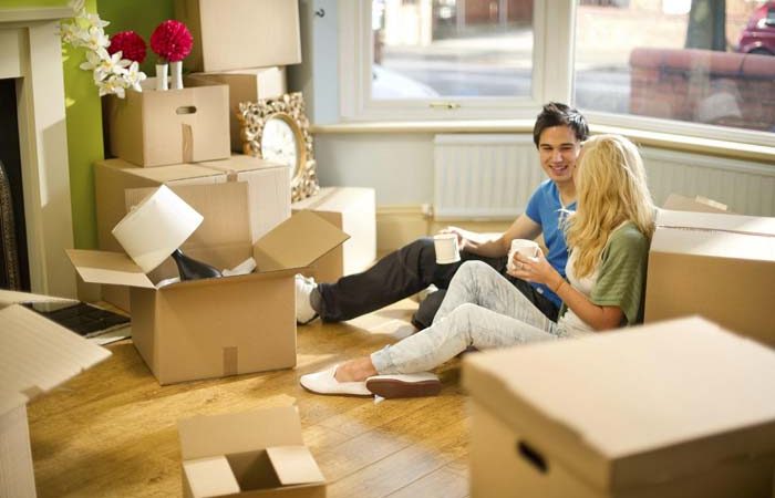 Прикмети і звичаї на новосілля: ритуали при переїзді в нову квартиру, вторинку, будинок, правила перевезення