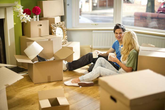 Прикмети і звичаї на новосілля: ритуали при переїзді в нову квартиру, вторинку, будинок, правила перевезення