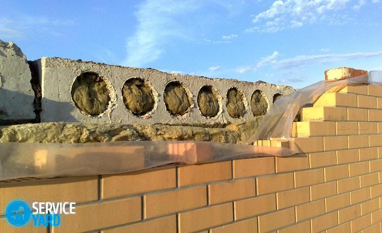 Промерзает стена в кирпичном доме — что делать?