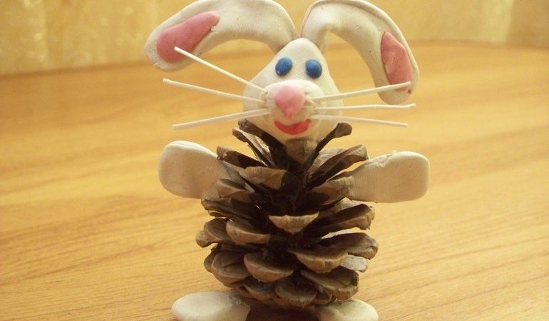 Простая поделка из шишек в школу