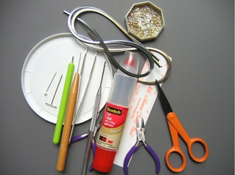 Простая поделка из шишек в школу Простая поделка из шишек в школу