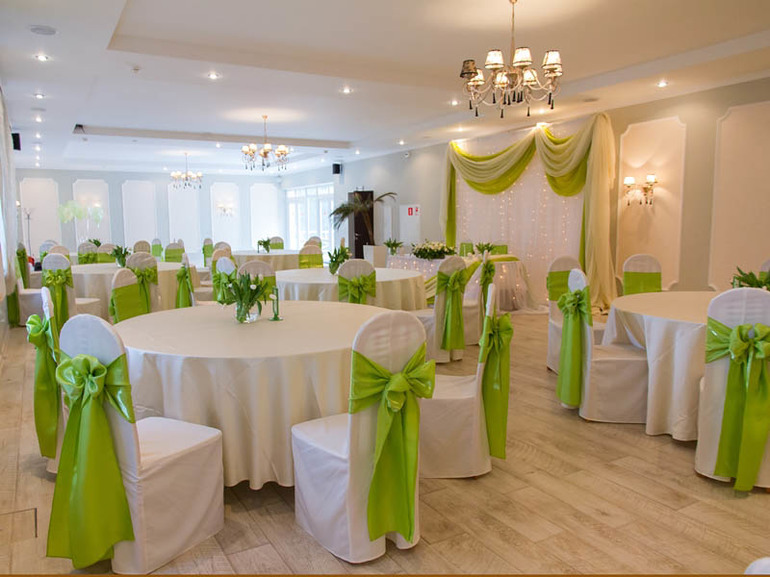 Простые и креативные варианты оформления зала для свадьбы Простые и креативные варианты оформления зала для свадьбы