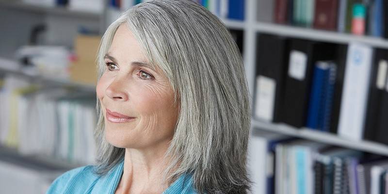 Рання сивина у жінок — причини появи