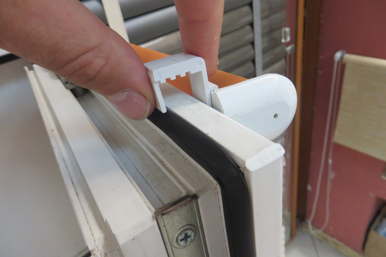 Рекомендации, как собирать рулонные шторы на окна правильно Рекомендации, как собирать рулонные шторы на окна правильно