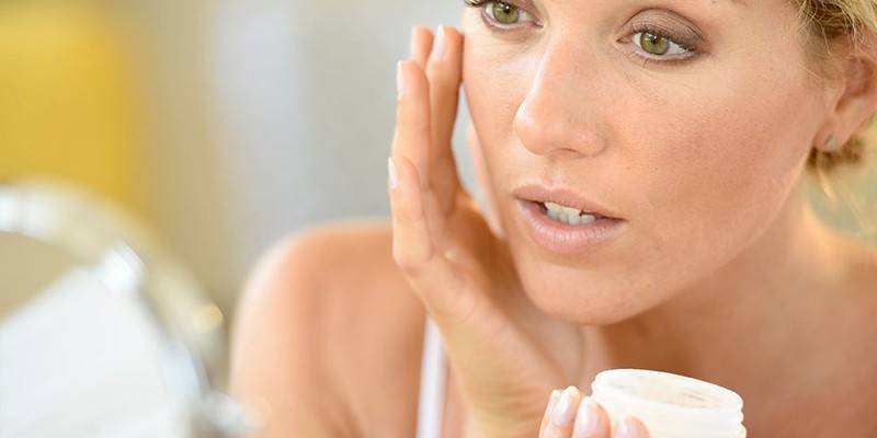 Рейтинг кремів для особи після 40 — огляд ефективної антивікової косметики з описом, складом і ціною