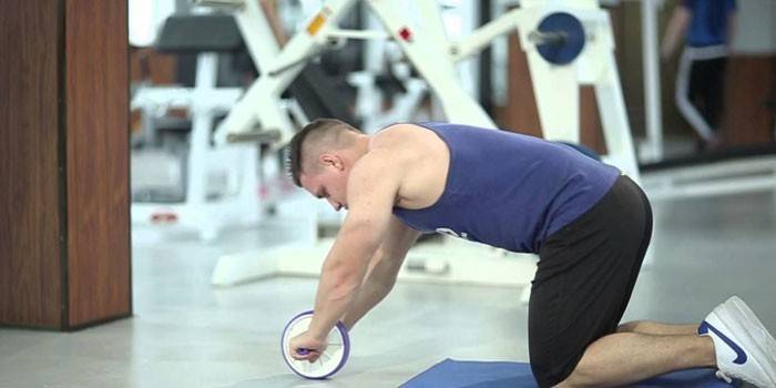 Ролик для преса — заняття для схуднення. Вправи для жінок і чоловіків