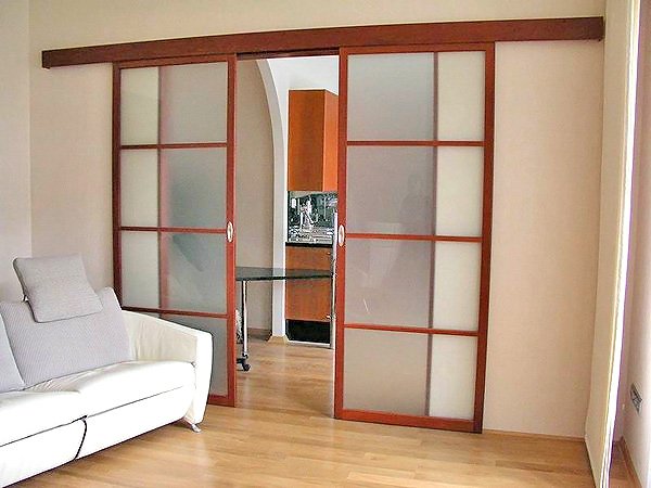 Розсувні двері своїми руками: як переробити стандартні розпашні двері розсувні