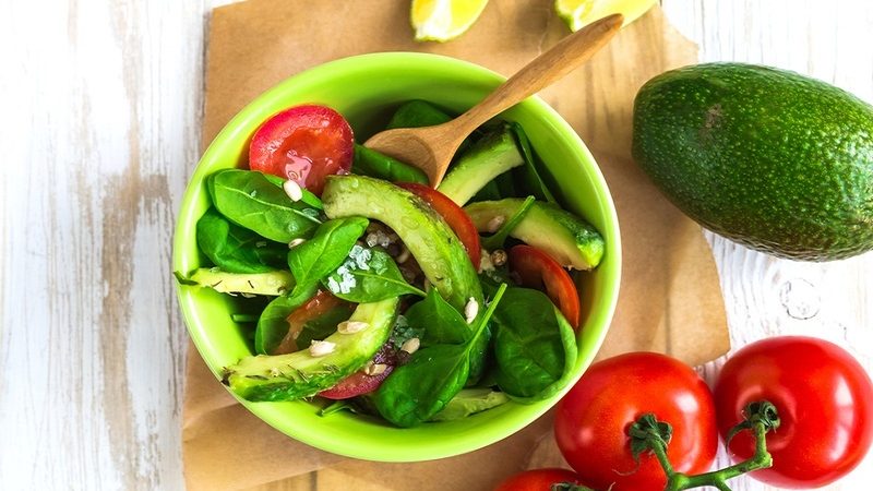 Салат з авокадо і помідорами: 2 кращих покрокових рецепту з докладними інгредієнтами