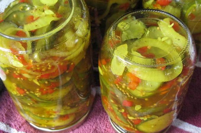 Салат з огірків, помідорів, перцю на зиму: 2 кращих покрокових рецепту з докладними інгредієнтами