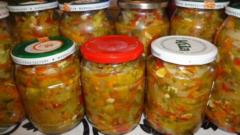 Салат із зелених помідорів на зиму: 2 кращих покрокових рецепту з докладними інгредієнтами