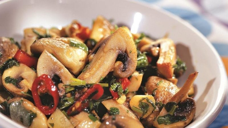 Салати з печериць: рецепти з фото, прості і смачні