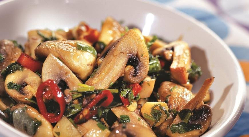 Салати з печериць: рецепти з фото, прості і смачні