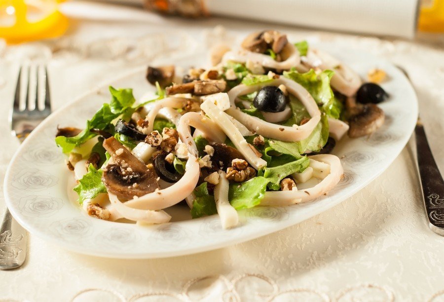 Салати з печериць: рецепти з фото, прості і смачні