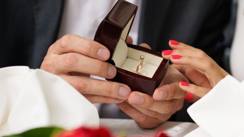 Що говорити, коли робиш пропозицію дівчині вийти заміж: 25 кращих варіантів. Які слова сказати дівчині, коли робиш пропозицію руки і серця?