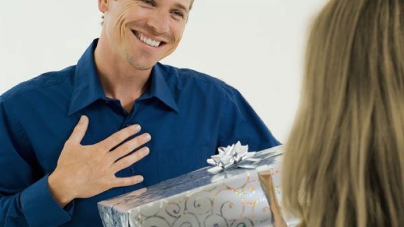 Що подарувати хлопцеві на день всіх закоханих (день Святого Валентина)?