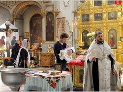 Що подарувати на хрестини дитини?