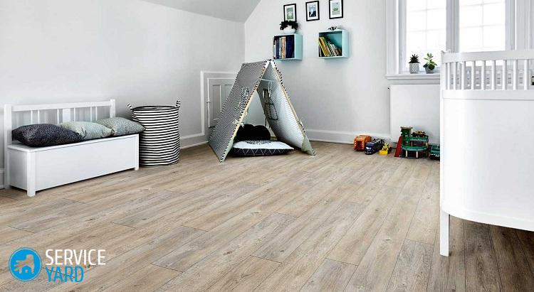 Сколько должен лежать линолеум перед установкой плинтуса?