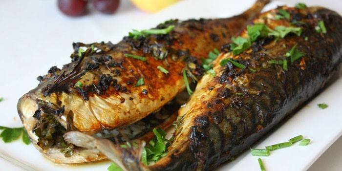 Скумбрія, запечена в духовці, фарширована. Докладні рецепти з фото