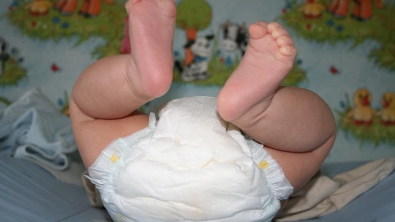 Стілець новонародженого на грудному вигодовуванні – що норми і патології