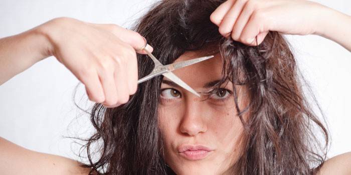 Стригти волосся у сні — токування сонники. До чого сниться підстригати волосся самому собі або у перукаря