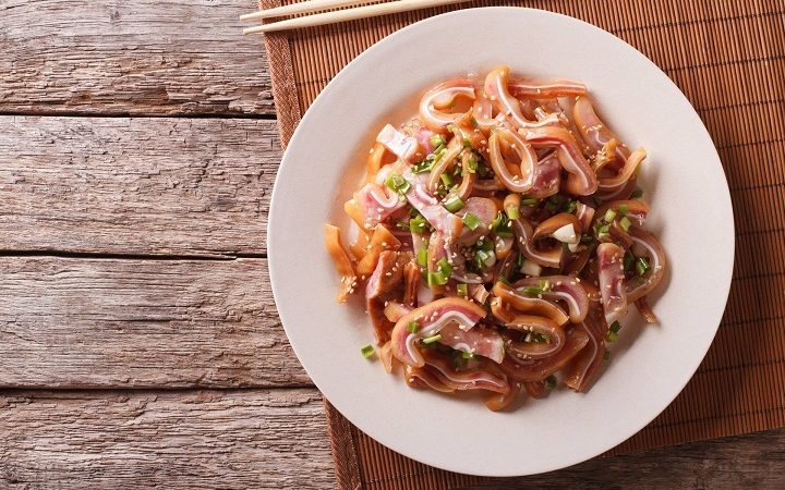 Свинячі вуха по-корейськи: 2 найсмачніших і перевірених рецепту з покроковим описом