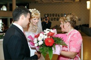 Тонкощі привітань на весіллі молодятам від батьків