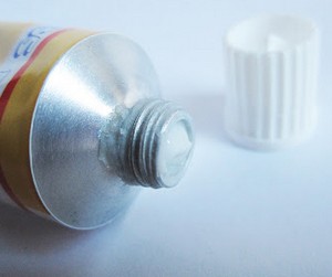 Від чого допомагає мазь Локоїд і як застосовувати?