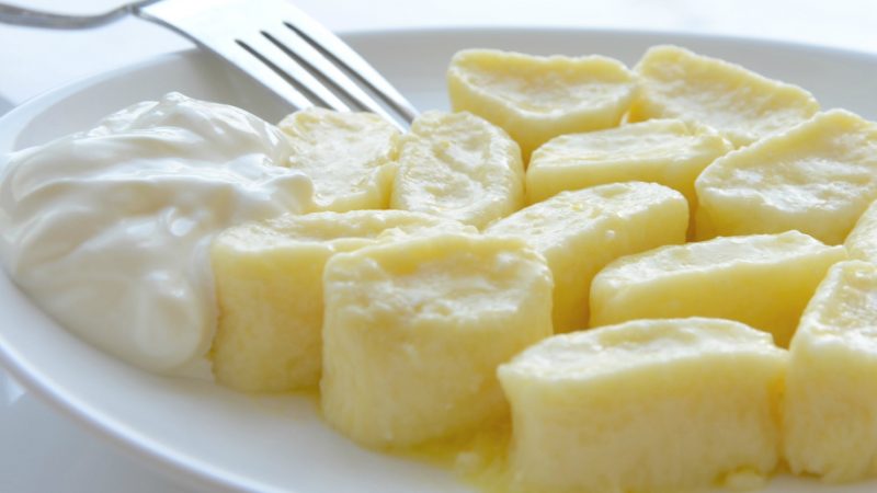 Вареники: кращі рецепти. Як приготувати смачні вареники з сиром і вишнею, полуницею, шпинатом, часником, картоплею, ледачі?