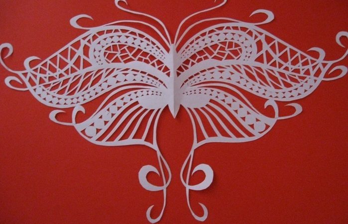 Весняні витинанки, до 8 березня для прикраси вікон: фото, шаблони для вирізання метеликів, квітів, тюльпанів, цифр, написи 8 березня