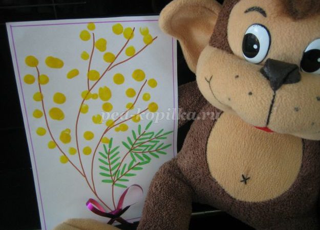 Вироби на 8 березня своїми руками в молодшій групі дитячого саду. Листівка “Мімоза для мами”