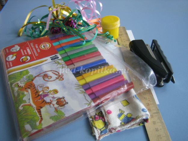 Вироби на 8 березня своїми руками в молодшій групі дитячого саду. Листівка “Мімоза для мами”