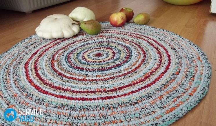 Вязание крючком ковриков для пола ? из тряпок, как сделать лоскутные ковры, мастер класс, фото