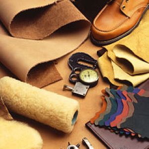 Вывод пятен на кожаном изделии